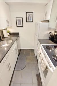 Four Reasons- Location Food Night Life Comfort