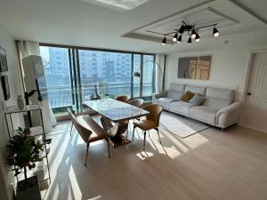 동대문중심,지하철1분,엘리베이터이용,3룸5배드,가족환영,30평넓은숙소, 뷰맛집