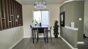 Private Rooms in a 3 Bedroom Guest House Close to Londonderry Mall 1 Person per Room No Couples For Men Only