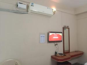 Madhu Shini AC Boarding and Lodging