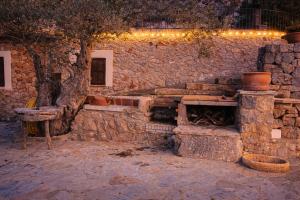 Cozy Chalet with Sea Views & Private Pool