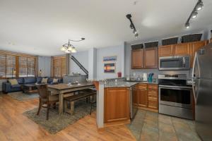 Premium Unit 1100 - One Bedroom - Zephyr Mountain Lodge condo