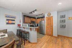 Premium Unit 1100 - One Bedroom - Zephyr Mountain Lodge condo