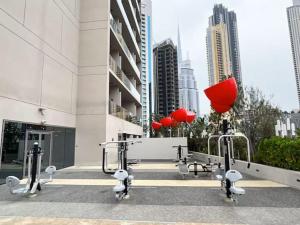 Vogue Vacation Homes, Downtown Mag 318 near Burj Khalifa and Dubai Mall, Studio Apartment with Balcony, Canal and City Skyline View, Access toAmenities