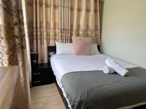 Cozy Private 4 bedrooms near Station Free Parking & WiFi