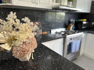 Cozy Private 4 bedrooms near Station Free Parking & WiFi