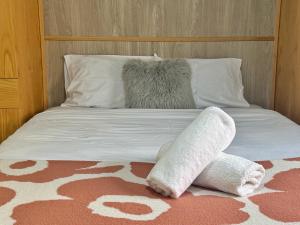 Cozy Private 4 bedrooms near Station Free Parking & WiFi