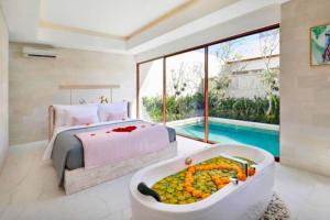 Emica Peaceful Royal 1 BR Pool Villa With Bathtub ZN434