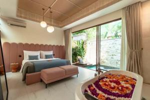 Emica Peaceful Royal 1 BR Pool Villa With Bathtub ZN434