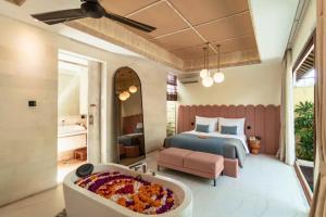 Emica Peaceful Royal 1 BR Pool Villa With Bathtub ZN434