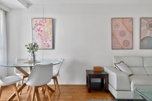 The Serene Urban Retreat - Harbour Views & Pool