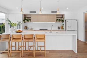 Private Burleigh Retreat close to Beach and Creek