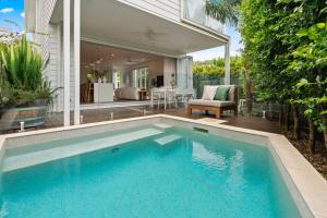 Private Burleigh Retreat close to Beach and Creek