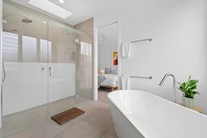 Private Burleigh Retreat close to Beach and Creek