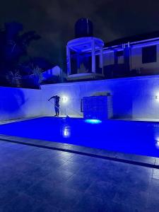 Modern Private En-Suite Room with Pool & In-Room TV