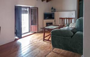 Lovely Home In Castilblanco De Los Ar