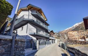 2 Bedroom Lovely Apartment In Ponte Di Legno