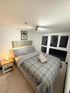 Cosy Apartment in Newark- Free Parking