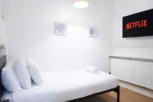 Family-Friendly 4BR Cardiff House with Game Room