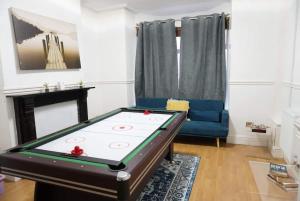 Family-Friendly 4BR Cardiff House with Game Room