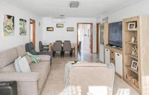 Gorgeous Apartment In Alicante With Swimming Pool