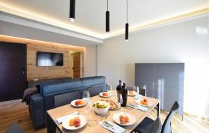 2 Bedroom Amazing Apartment In Ponte Di Legno