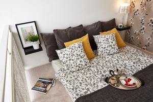 King Street Design Apartment for 12