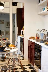 King Street Design Apartment for 12