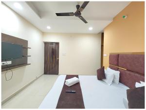 Ramdhan Hotel A Kashi-ka # Residency Near Varanasi Junction railway station and Kashi Vishwanath Temple - Free Wifi and Parking Facilities # Fully Air conditioning Luxuary Room - Top Rated Hotel