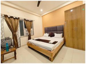 Ramdhan Hotel A Kashi-ka # Residency Near Varanasi Junction railway station and Kashi Vishwanath Temple - Free Wifi and Parking Facilities # Fully Air conditioning Luxuary Room - Top Rated Hotel