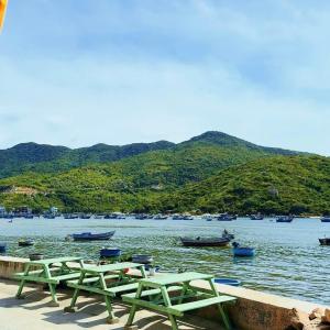 Rock Bay by Chành Rành