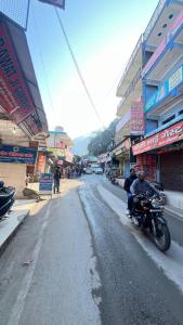 Fauji Bhai Guest House & Restaurant