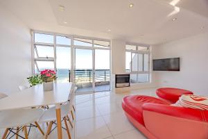 Luxury Beachfront Bliss - Ocean & Mountain Views