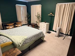 Larchmont 1875 sq ft house 3 bed 2 bathroom