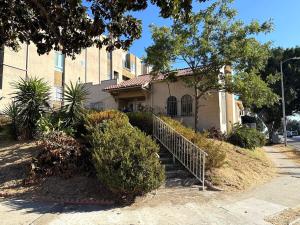 Larchmont 1875 sq ft house 3 bed 2 bathroom