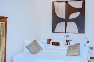 The Green Rooms Surf & Yoga Camp - ON THE BEACH - Prime location Renovated 2024