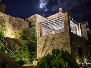 Elafivolia Arachova Suites Parnassos Greece