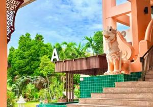 Pattaya Poolside Hotel near Terminal 21 & Bus Station