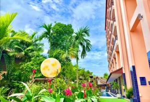 Pattaya Poolside Hotel near Terminal 21 & Bus Station