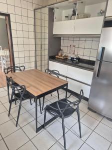 Casa espaçosa e confortável com lindo jardim em Bal Camboriú