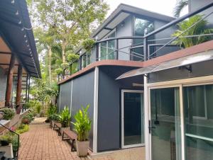 Summer Club2 Hostel and Cafe Aonang