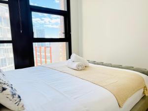 Sydney Town Hall Luxury 2BR2Bath cityview Condo with Pool Gym