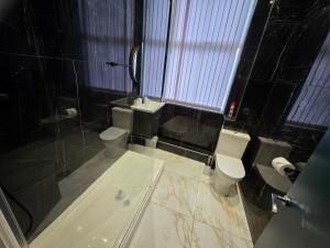 Latimer Flat 2 - Spacious 2-Bed Apt - Sleeps 7