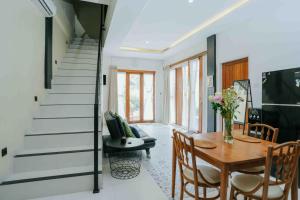 Shantia Villa 10 minutes walk to Double Six Beach Seminyak