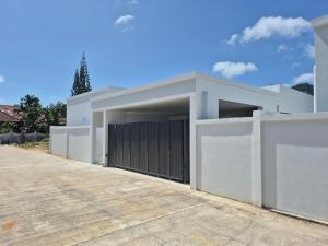 Newly built private Quinta Lane 4br pool villa