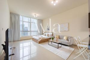 Cozy Studio with City Views Pool & Gym