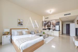 Cozy Studio with City Views Pool & Gym