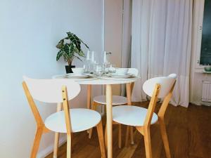 Nature-Inspired Cozy Retreat w Balcony Near Train