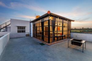 Villa Prism by StayJadePoolPyramid Room1hr Blr