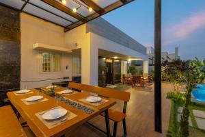 Villa Prism by StayJadePoolPyramid Room1hr Blr